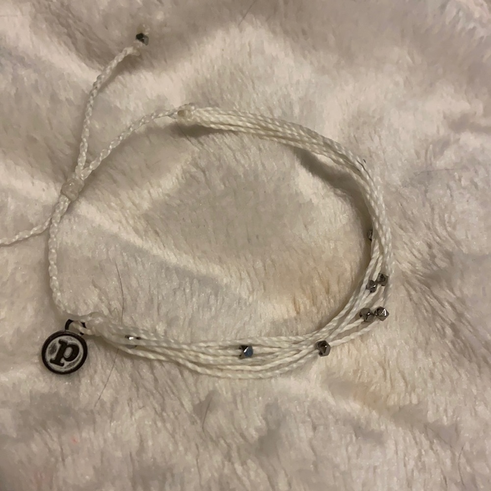 Puravida white with silver beads bracelet